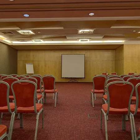 酒店 Vip Executive Entrecampos & Conference 4*